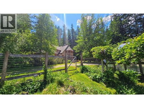 8496 B Procter Road E, Procter, BC - Outdoor
