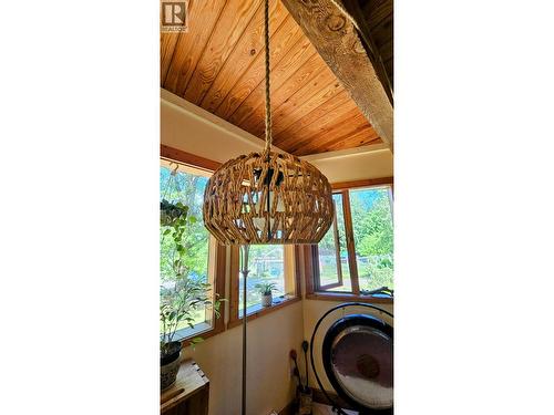 8496 B Procter Road E, Procter, BC - Indoor