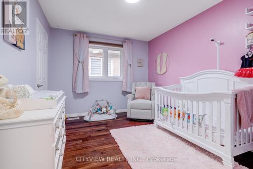 3339 Cactus Gate, Mississauga, ON - Indoor Photo Showing Bedroom