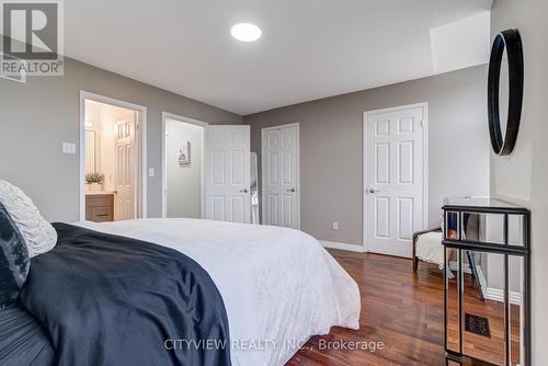 3339 Cactus Gate, Mississauga, ON - Indoor Photo Showing Bedroom