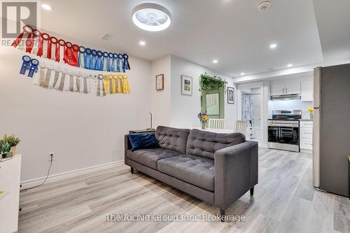 609 Simon Street, Shelburne, ON - Indoor Photo Showing Living Room