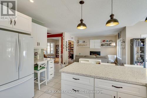609 Simon Street, Shelburne, ON - Indoor Photo Showing Kitchen