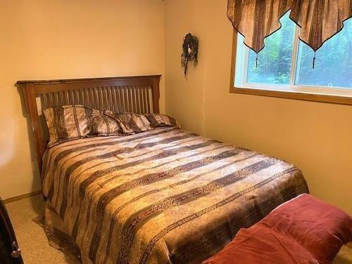 95 Crestview Drive, Onanole, MB - Indoor Photo Showing Bedroom