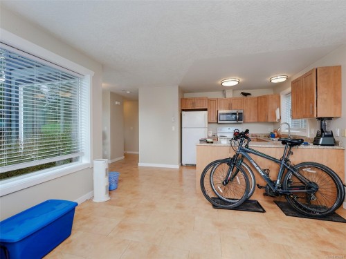 2099 Maple Ave South, Sooke, BC 