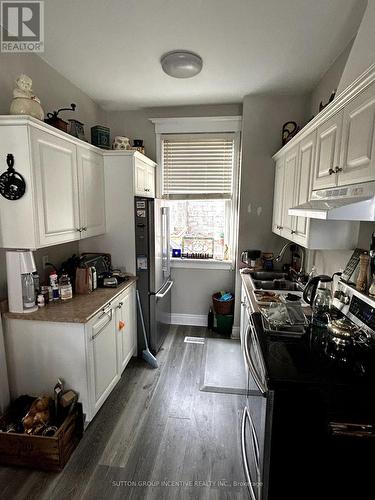 166 Collier Street, Barrie, ON - Indoor Photo Showing Kitchen