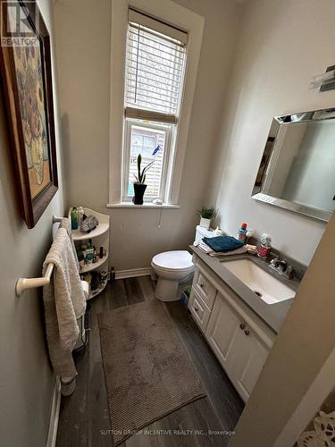 166 Collier Street, Barrie, ON - Indoor Photo Showing Bathroom