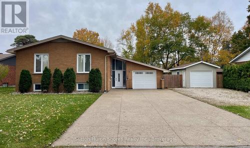 664 PINE GROVE DRIVE  Saugeen Shores, ON N0H 2C3