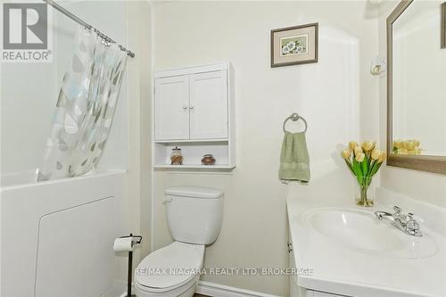 144 Burgar Street, Welland (Welland Downtown), ON - Indoor Photo Showing Bathroom