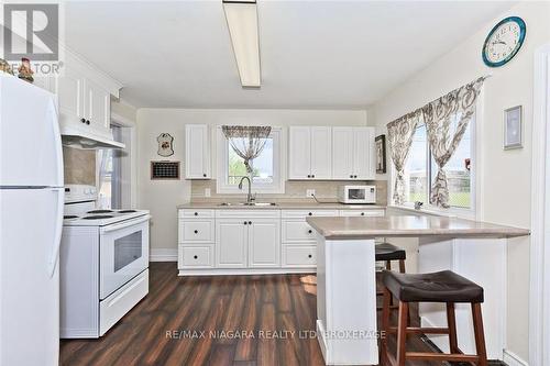 144 Burgar Street, Welland (Welland Downtown), ON - Indoor Photo Showing Kitchen