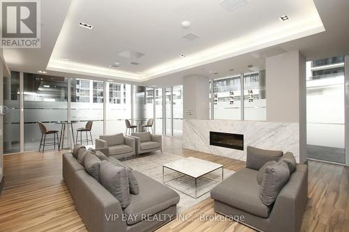 511 - 9618 Yonge Street, Richmond Hill, ON - Indoor Photo Showing Living Room With Fireplace