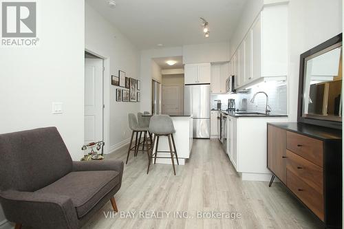 511 - 9618 Yonge Street, Richmond Hill, ON - Indoor Photo Showing Kitchen