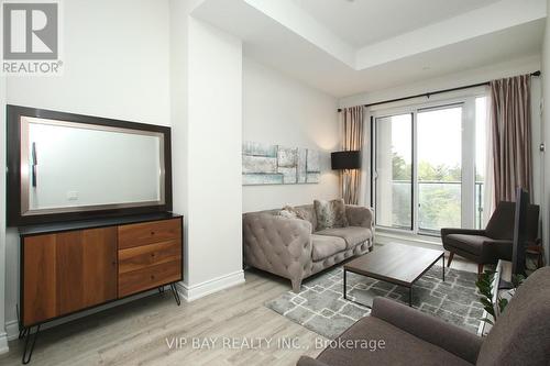 511 - 9618 Yonge Street, Richmond Hill, ON - Indoor Photo Showing Living Room