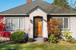 2926 Colquitz Ave Saanich, BC V9A 2M3