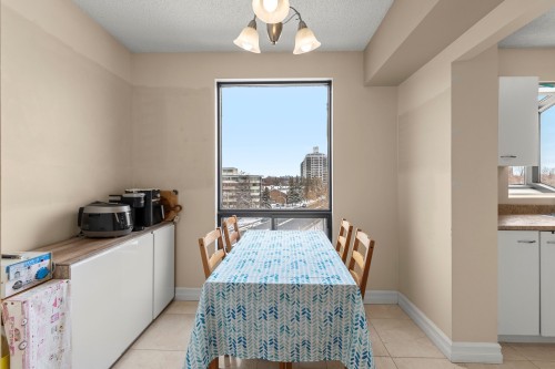 Dinette - 630-7900 Ch. De La Côte-St-Luc, Côte-Saint-Luc, QC - Indoor