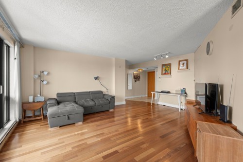 Living Room - 630-7900 Ch. De La Côte-St-Luc, Côte-Saint-Luc, QC - Indoor Photo Showing Living Room