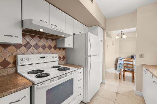 Kitchen - 630-7900 Ch. De La Côte-St-Luc, Côte-Saint-Luc, QC - Indoor Photo Showing Kitchen
