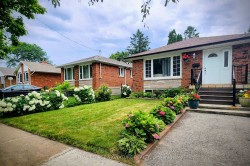 7 Jarwick Drive Toronto, ON M1H 2H1