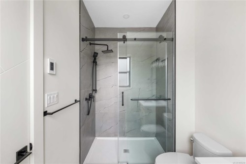 1203 Viewtop Rd, Duncan, BC - Indoor Photo Showing Bathroom