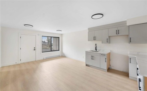 1203 Viewtop Rd, Duncan, BC - Indoor