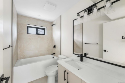 1203 Viewtop Rd, Duncan, BC - Indoor Photo Showing Bathroom