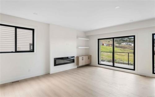 1203 Viewtop Rd, Duncan, BC - Indoor Photo Showing Other Room With Fireplace