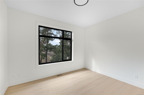 1201 Viewtop Rd, Duncan, BC - Indoor Photo Showing Other Room