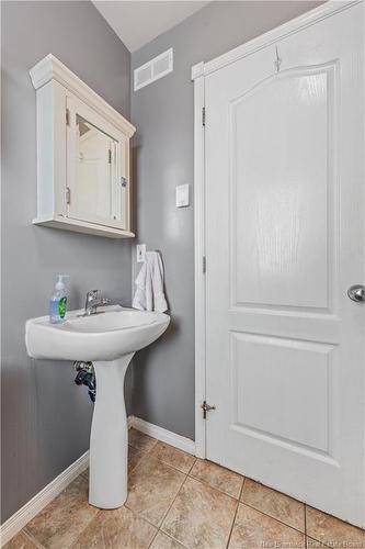 37 Stoneham Dr, Moncton, NB 