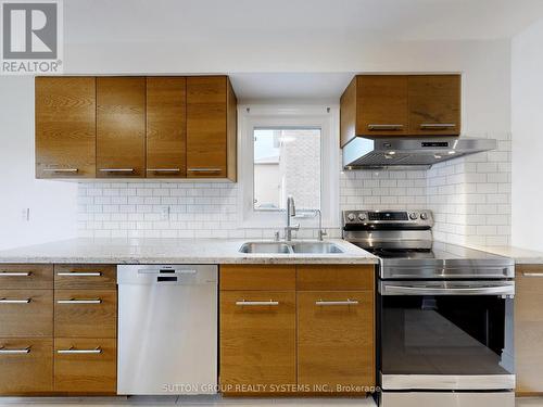 3279 Pilcom Crescent, Mississauga, ON - Indoor Photo Showing Kitchen With Double Sink