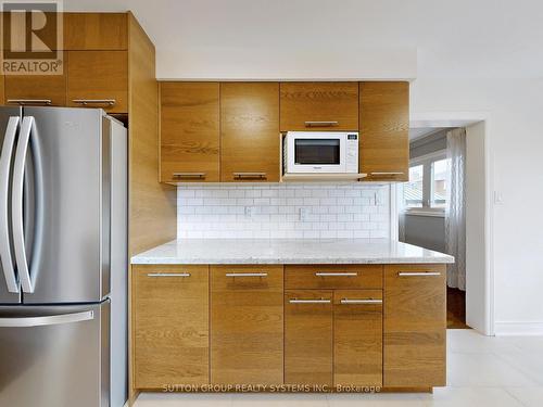 3279 Pilcom Crescent, Mississauga, ON - Indoor Photo Showing Kitchen