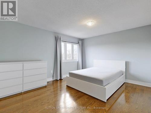 3279 Pilcom Crescent, Mississauga, ON - Indoor Photo Showing Bedroom