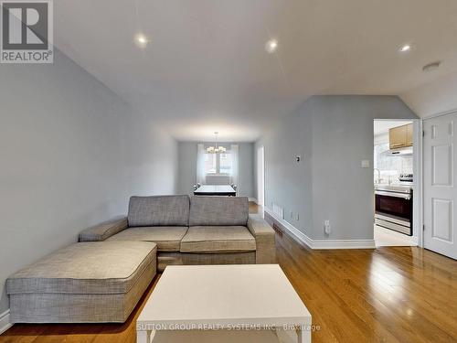 3279 Pilcom Crescent, Mississauga, ON - Indoor Photo Showing Living Room