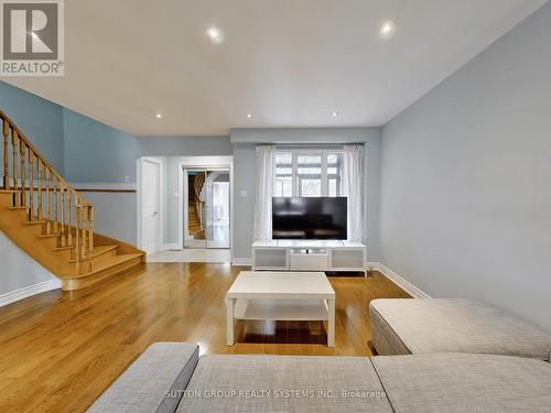 3279 Pilcom Crescent, Mississauga, ON - Indoor Photo Showing Living Room