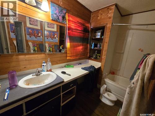 470 2Nd Avenue Nw, Swift Current, SK - Indoor Photo Showing Bathroom