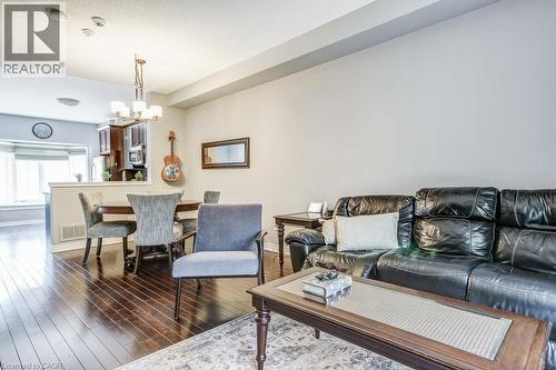 4262 Ingram Common, Burlington, ON - Indoor Photo Showing Living Room