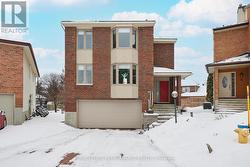 43 WATERVIEW COURT  Ottawa, ON K1V 0H5
