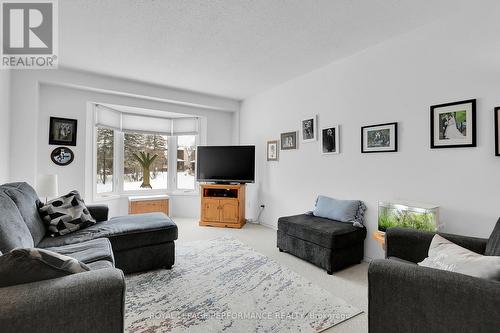 Living Room featuring Bay window - 43 Waterview Court, Ottawa, ON - Indoor Photo Showing Living Room