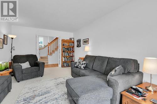 43 Waterview Court, Ottawa, ON - Indoor Photo Showing Living Room