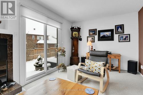 Family Rm w/patio door to back yard - 43 Waterview Court, Ottawa, ON - Indoor