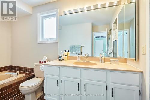 4 piece Ensuite in Primary Bedroom - 43 Waterview Court, Ottawa, ON - Indoor Photo Showing Bathroom