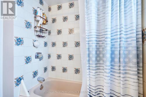Bathtub/shower combo - 43 Waterview Court, Ottawa, ON - Indoor Photo Showing Bathroom