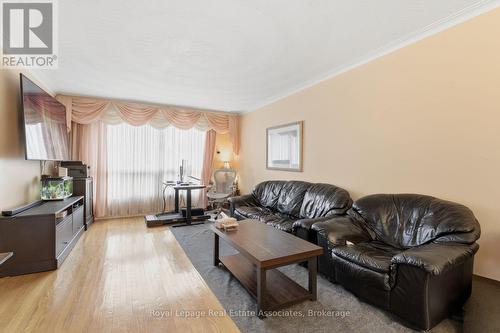 652 Eversley Drive, Mississauga, ON - Indoor Photo Showing Living Room