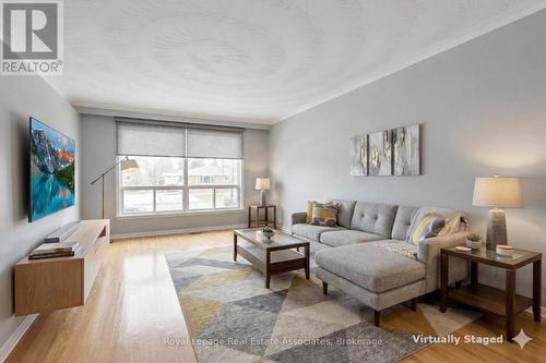 652 Eversley Drive, Mississauga, ON - Indoor Photo Showing Living Room