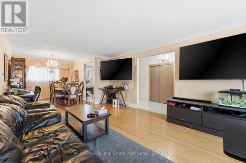 652 Eversley Drive, Mississauga, ON - Indoor Photo Showing Living Room