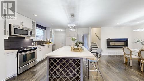 42 Devins Drive, Aurora, ON - Indoor Photo Showing Kitchen With Upgraded Kitchen