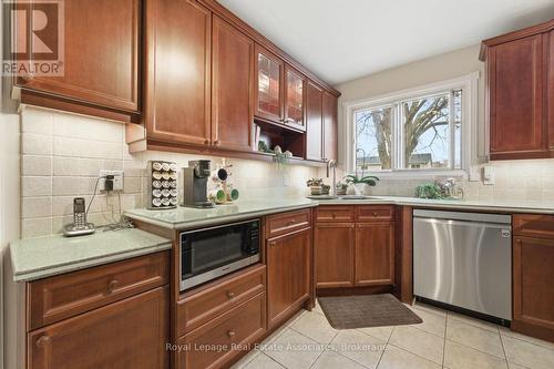 3244 Mainsail Crescent, Mississauga, ON - Indoor Photo Showing Kitchen