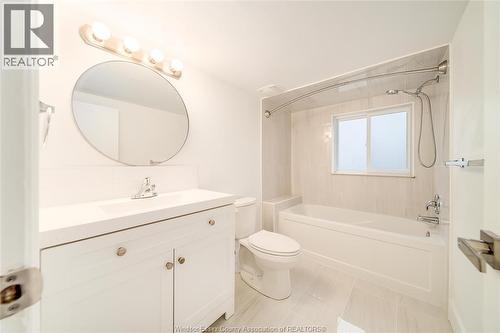 1985 Lesperance, Tecumseh, ON - Indoor Photo Showing Bathroom
