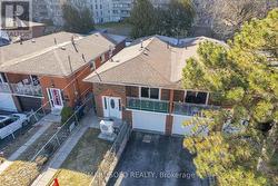 59 CHAPMAN AVENUE Toronto, ON M4B 1C6