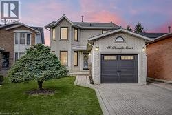 18 DESANTIS Court  Hamilton, ON L8W 3A9