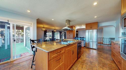 3 21St Avenue, Cranbrook, BC - Indoor Photo Showing Kitchen With Double Sink