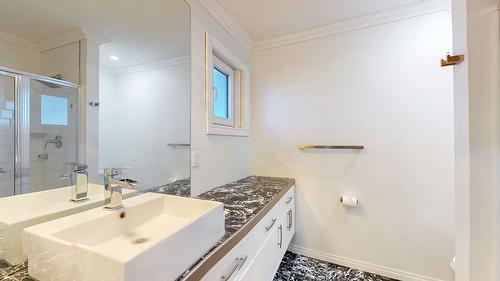 3 21St Avenue, Cranbrook, BC - Indoor Photo Showing Bathroom